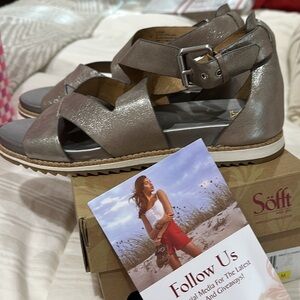 Sofft sandals size 10